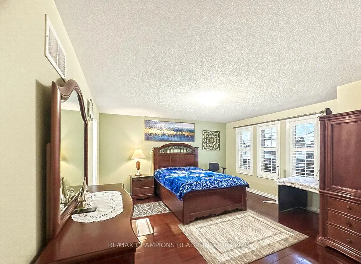 Photo 18 of 28 Blazing Star Drive, Brampton, Sandringham-Wellington — HOMEH