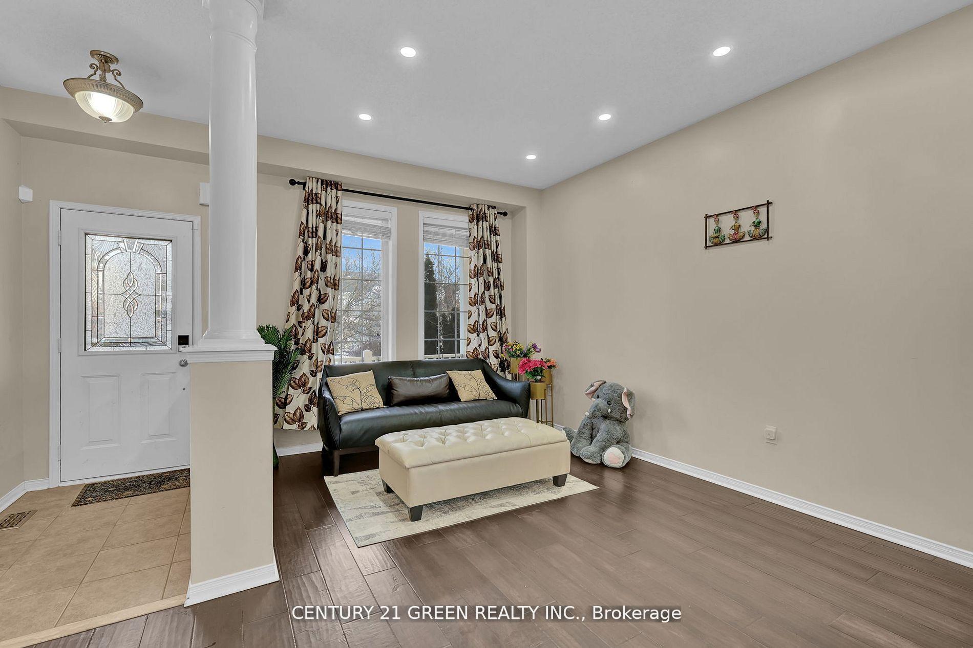 Photo 3 of 1070 Songbird Drive, Oshawa, Pinecrest — HOMEH