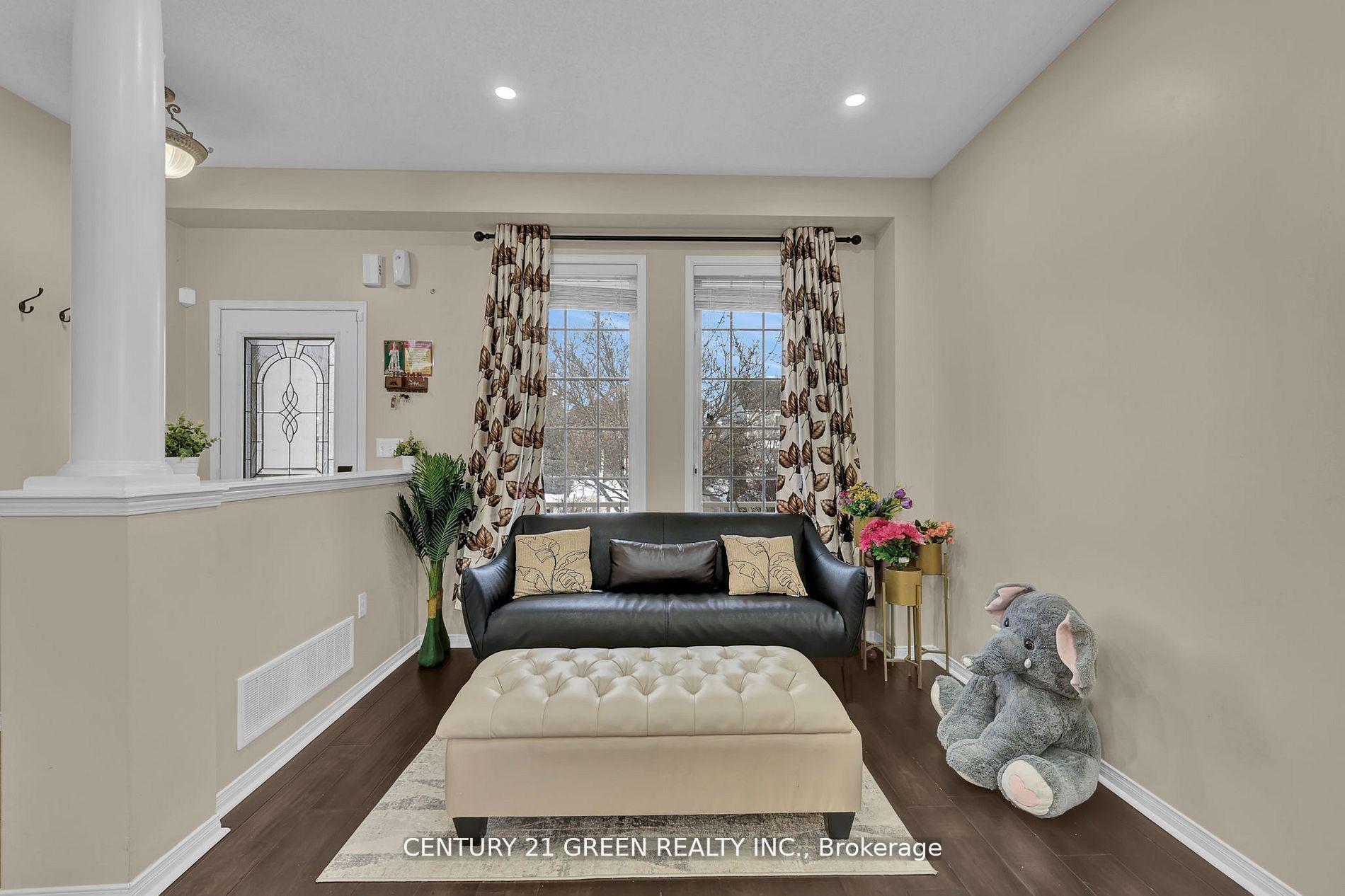 Photo 4 of 1070 Songbird Drive, Oshawa, Pinecrest — HOMEH