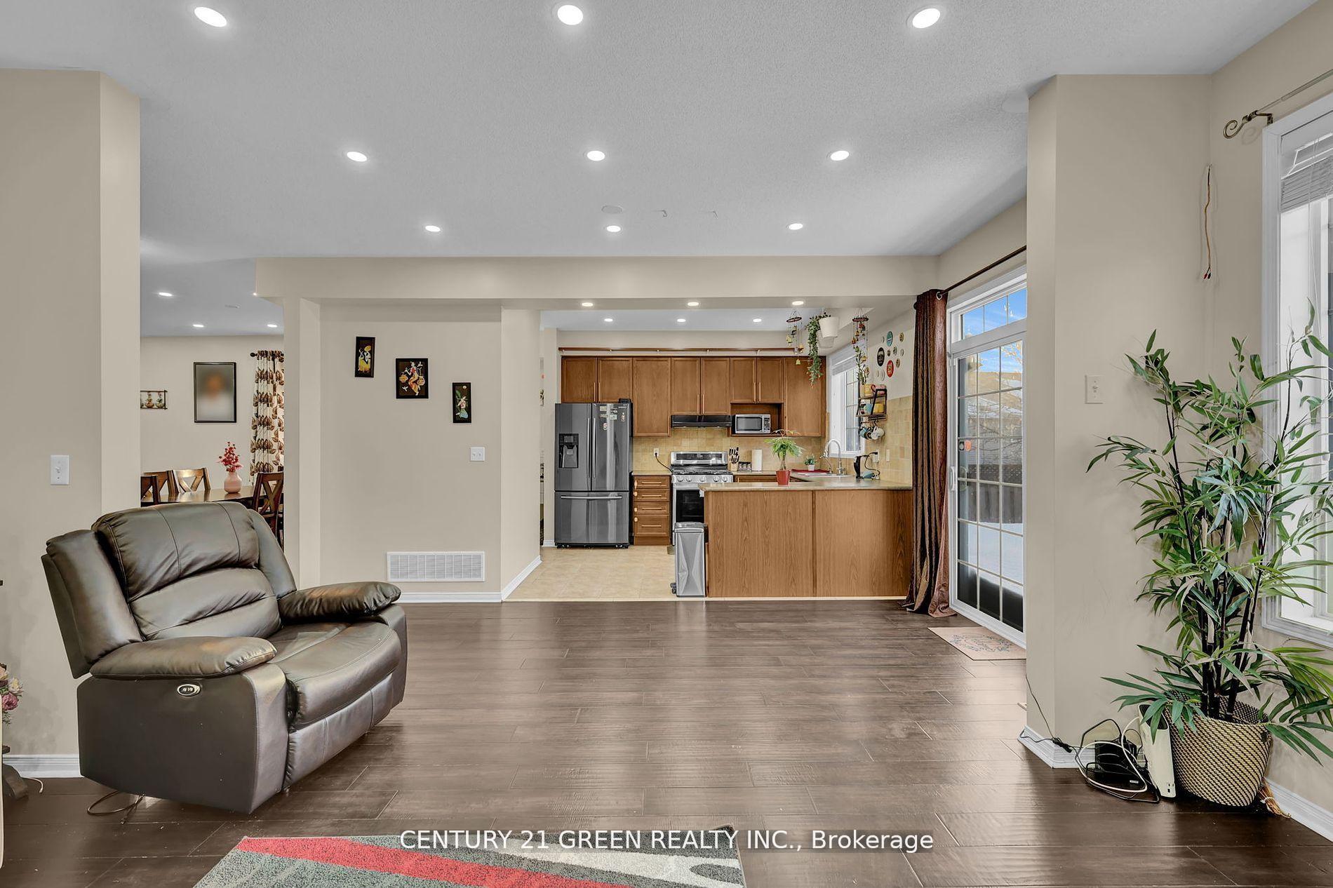 Photo 9 of 1070 Songbird Drive, Oshawa, Pinecrest — HOMEH