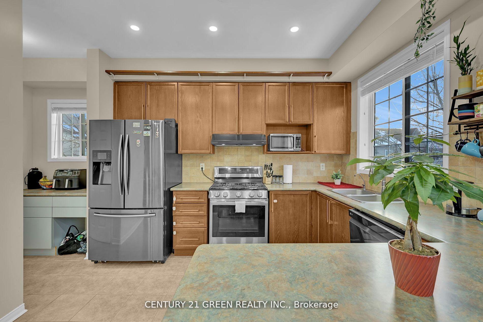 Photo 15 of 1070 Songbird Drive, Oshawa, Pinecrest — HOMEH
