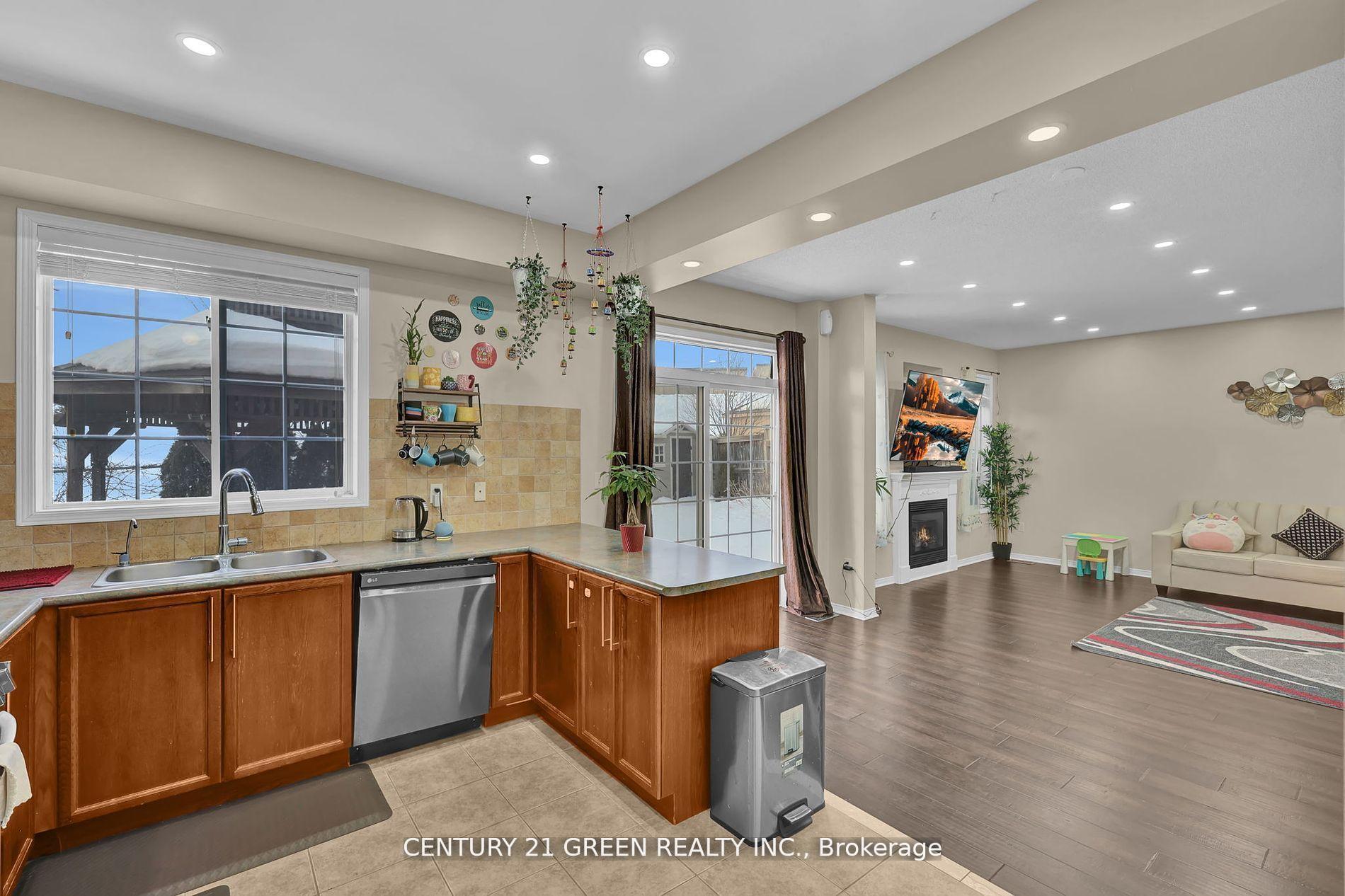 Photo 17 of 1070 Songbird Drive, Oshawa, Pinecrest — HOMEH