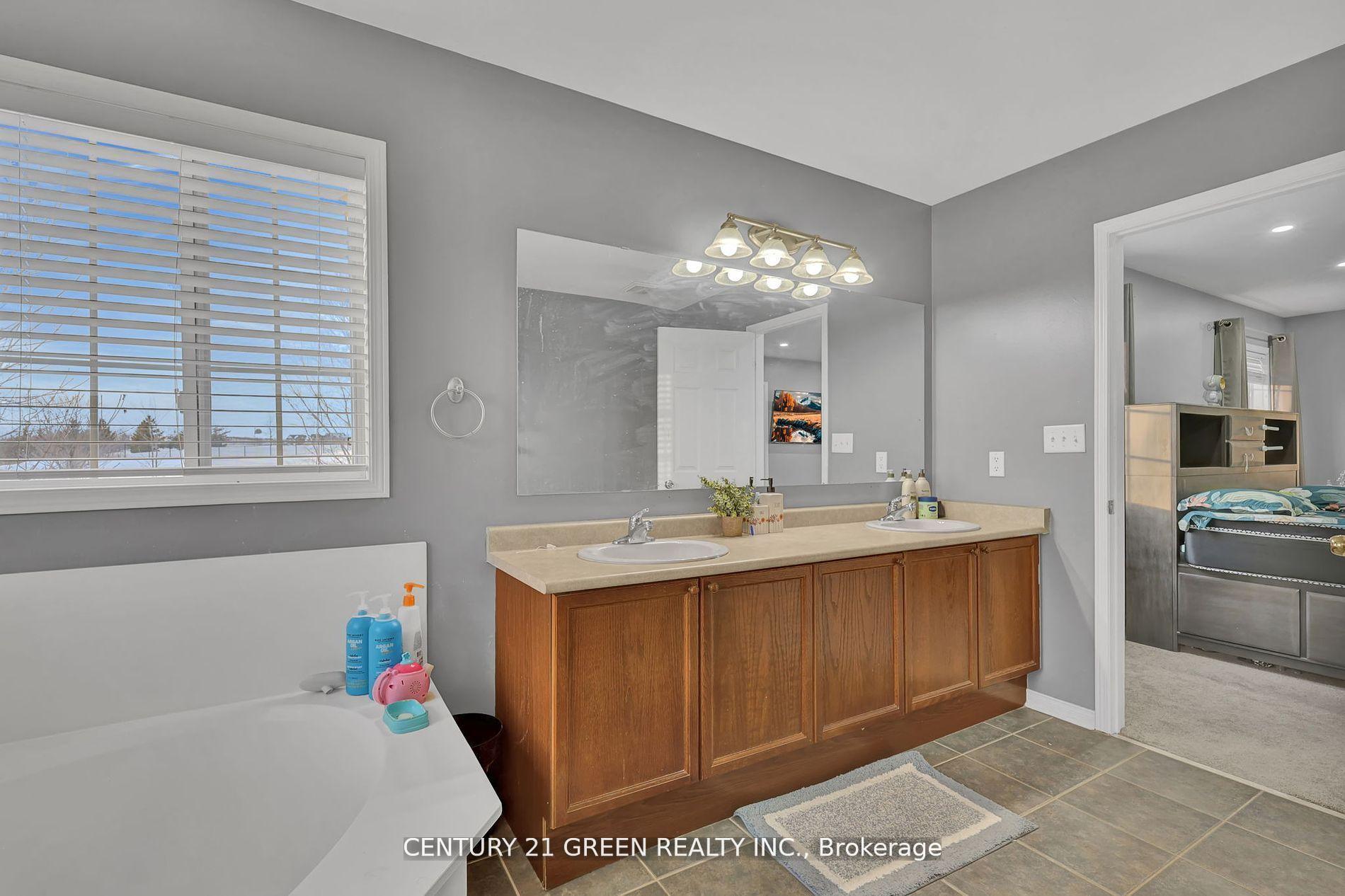 Photo 27 of 1070 Songbird Drive, Oshawa, Pinecrest — HOMEH
