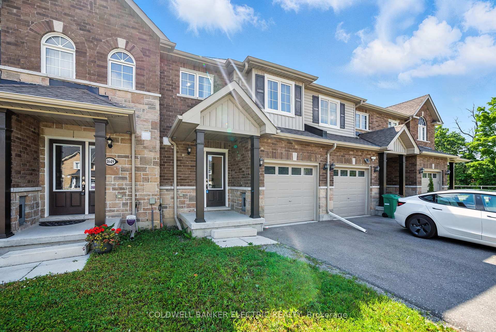 Front of 1651 Hetherington Drive