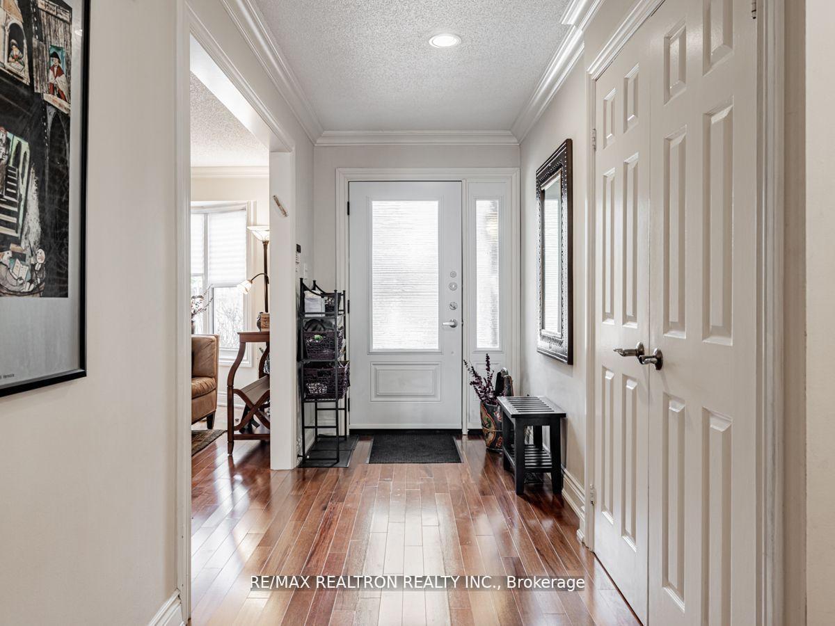Photo 6 of 209 Charles Street, Vaughan, Crestwood-Springfarm-Yorkhill — HOMEH