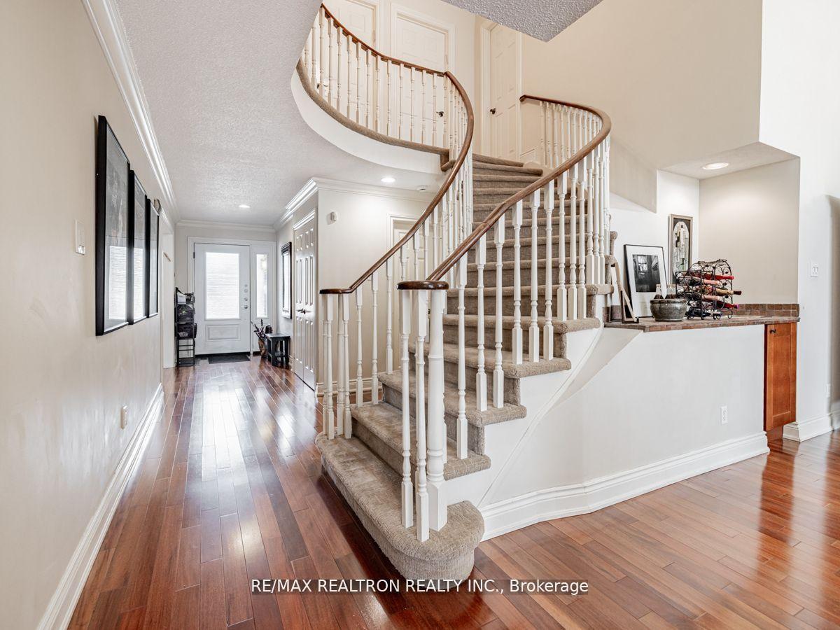 Photo 7 of 209 Charles Street, Vaughan, Crestwood-Springfarm-Yorkhill — HOMEH
