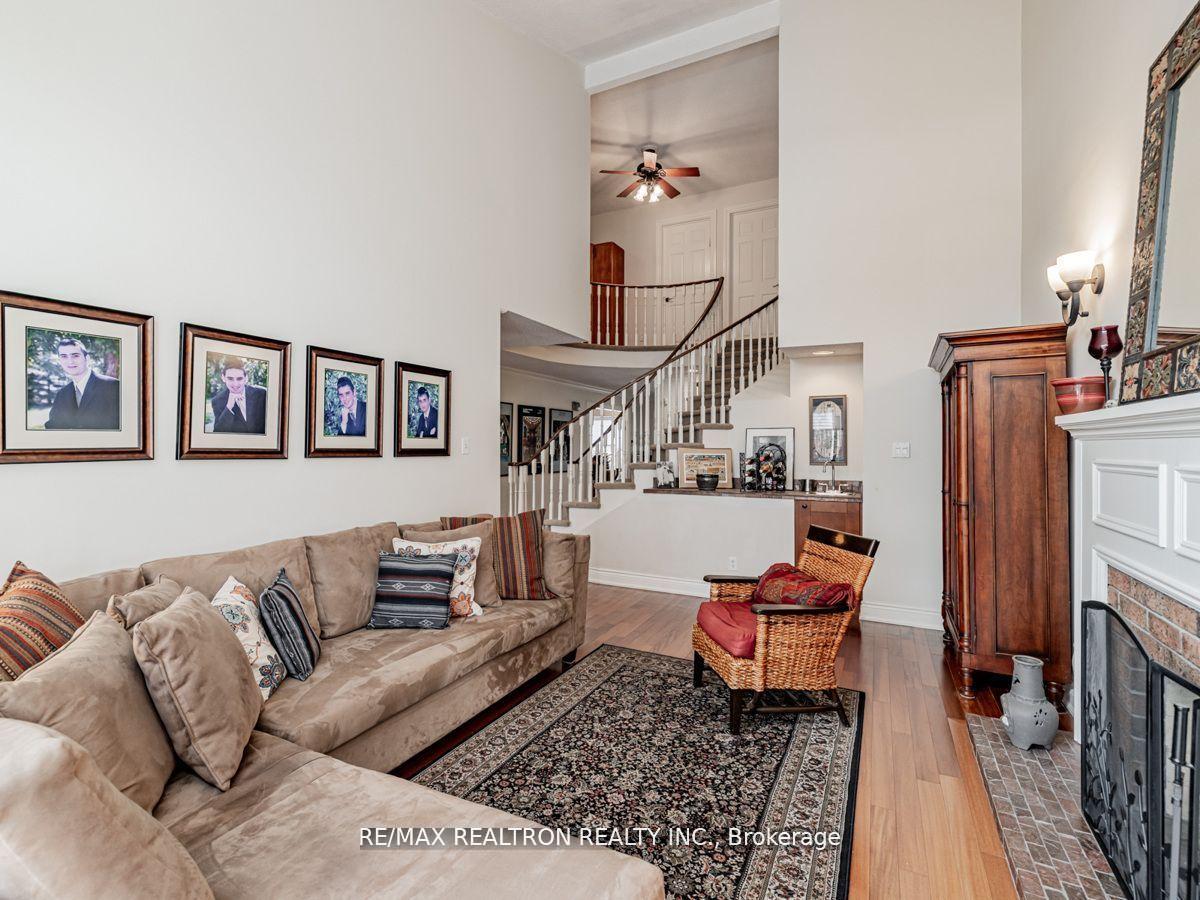 Photo 8 of 209 Charles Street, Vaughan, Crestwood-Springfarm-Yorkhill — HOMEH