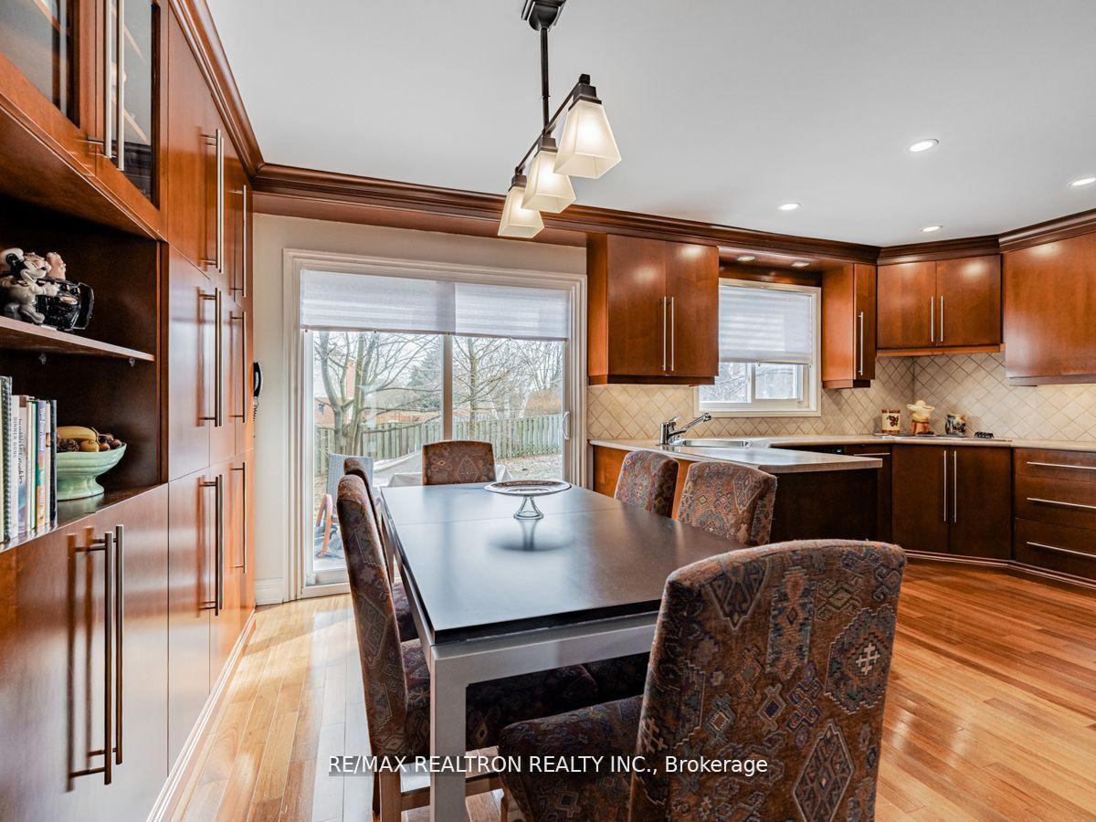 Photo 11 of 209 Charles Street, Vaughan, Crestwood-Springfarm-Yorkhill — HOMEH