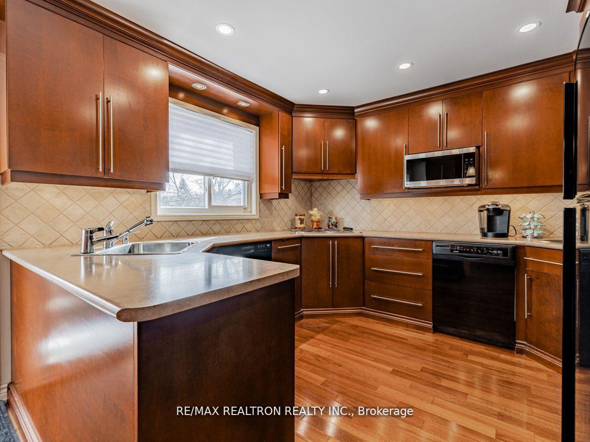 Photo 13 of 209 Charles Street, Vaughan, Crestwood-Springfarm-Yorkhill — HOMEH