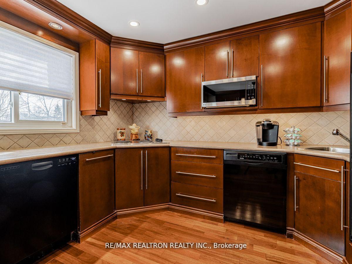 Photo 14 of 209 Charles Street, Vaughan, Crestwood-Springfarm-Yorkhill — HOMEH