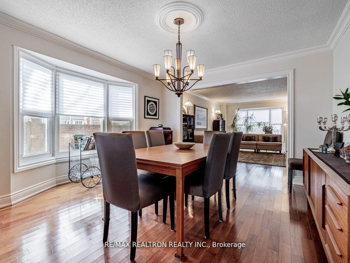 Photo 16 of 209 Charles Street, Vaughan, Crestwood-Springfarm-Yorkhill — HOMEH