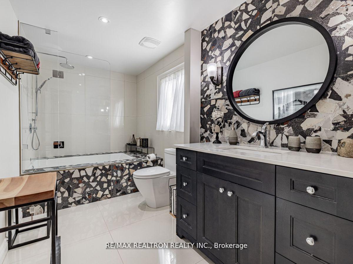 Photo 24 of 209 Charles Street, Vaughan, Crestwood-Springfarm-Yorkhill — HOMEH