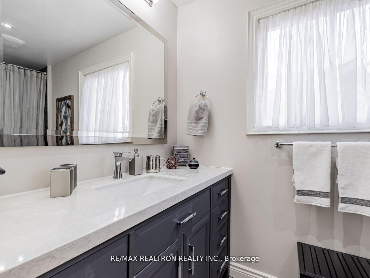 Photo 26 of 209 Charles Street, Vaughan, Crestwood-Springfarm-Yorkhill — HOMEH
