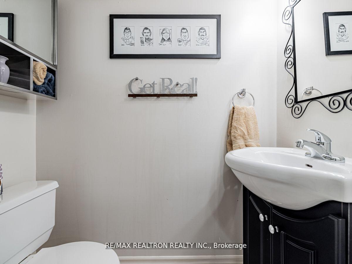 Photo 28 of 209 Charles Street, Vaughan, Crestwood-Springfarm-Yorkhill — HOMEH