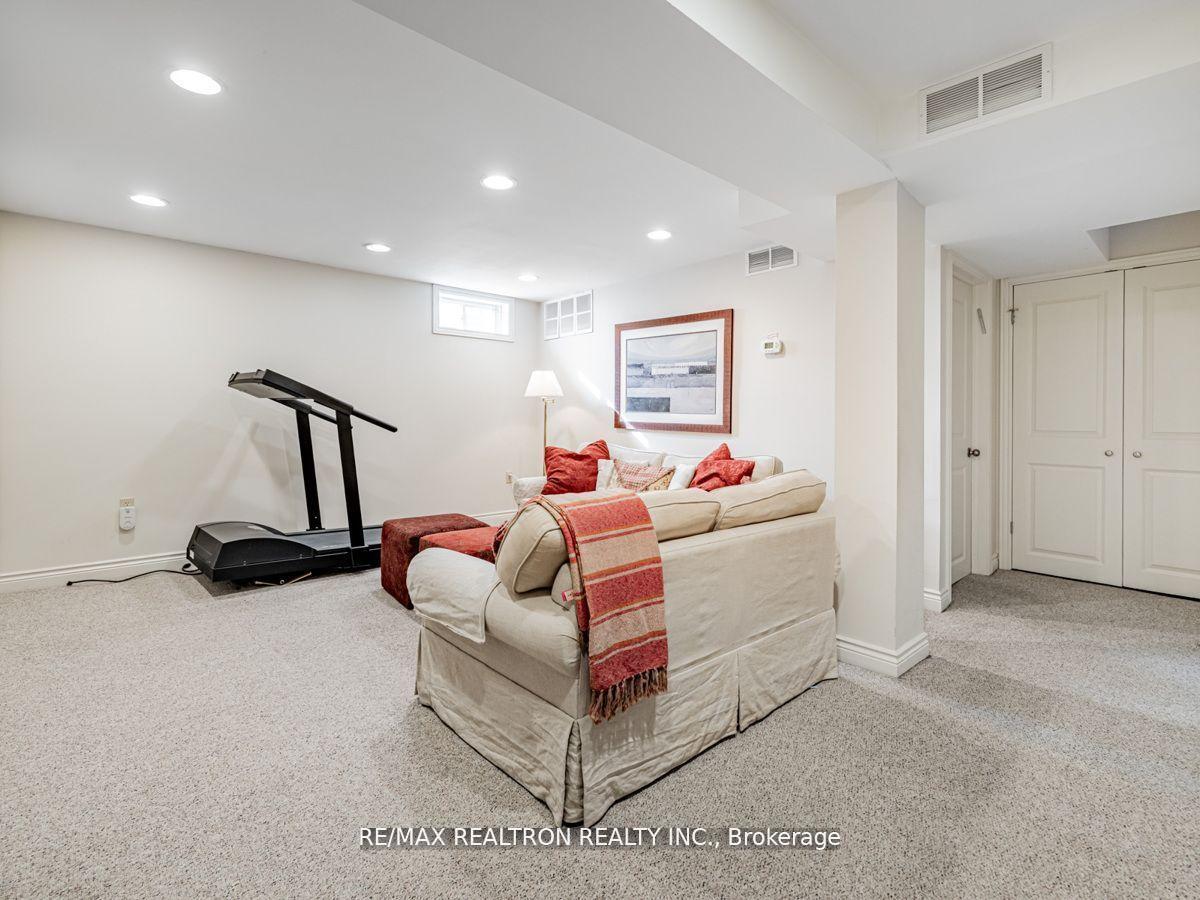 Photo 32 of 209 Charles Street, Vaughan, Crestwood-Springfarm-Yorkhill — HOMEH