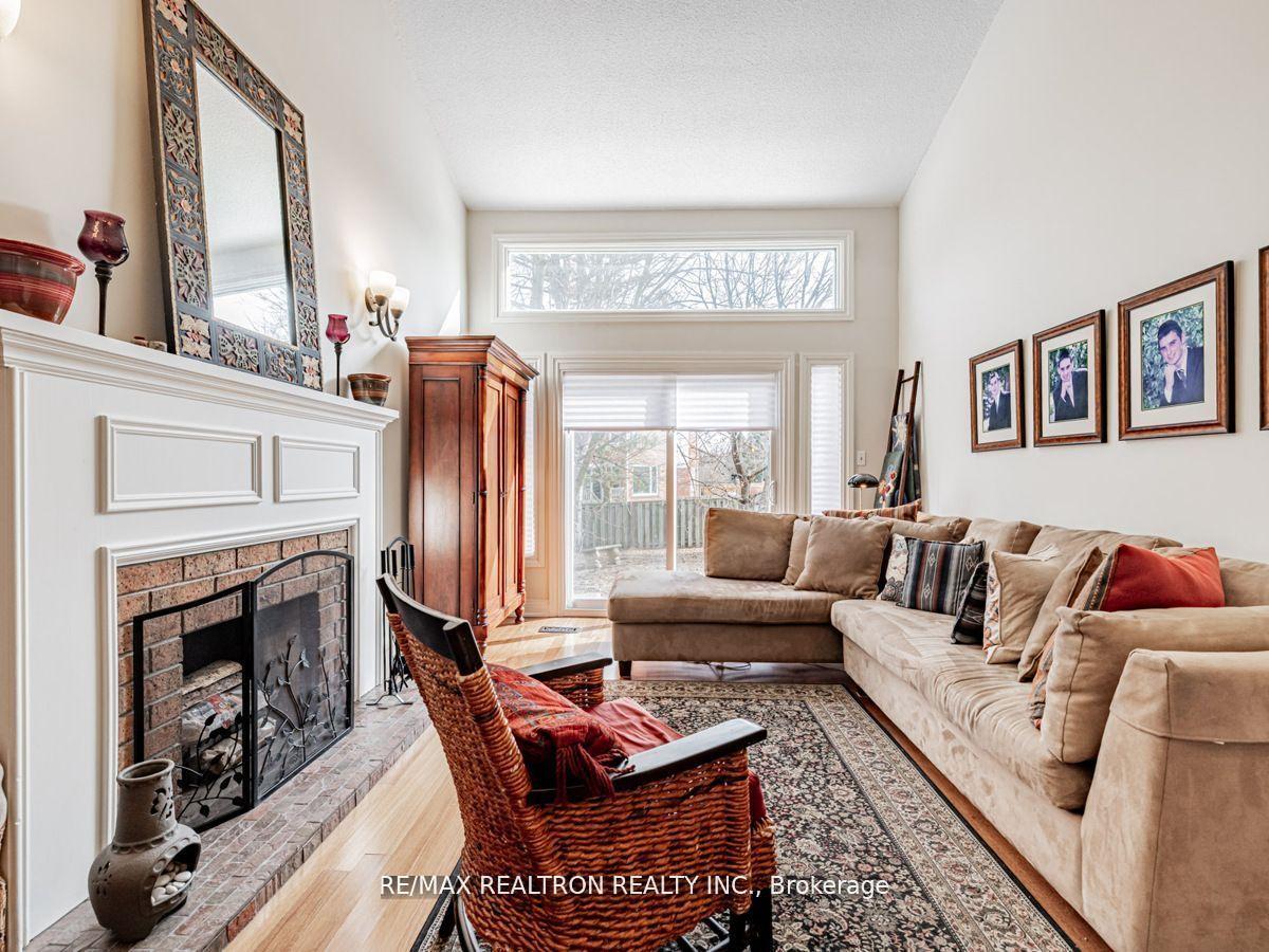Photo 37 of 209 Charles Street, Vaughan, Crestwood-Springfarm-Yorkhill — HOMEH