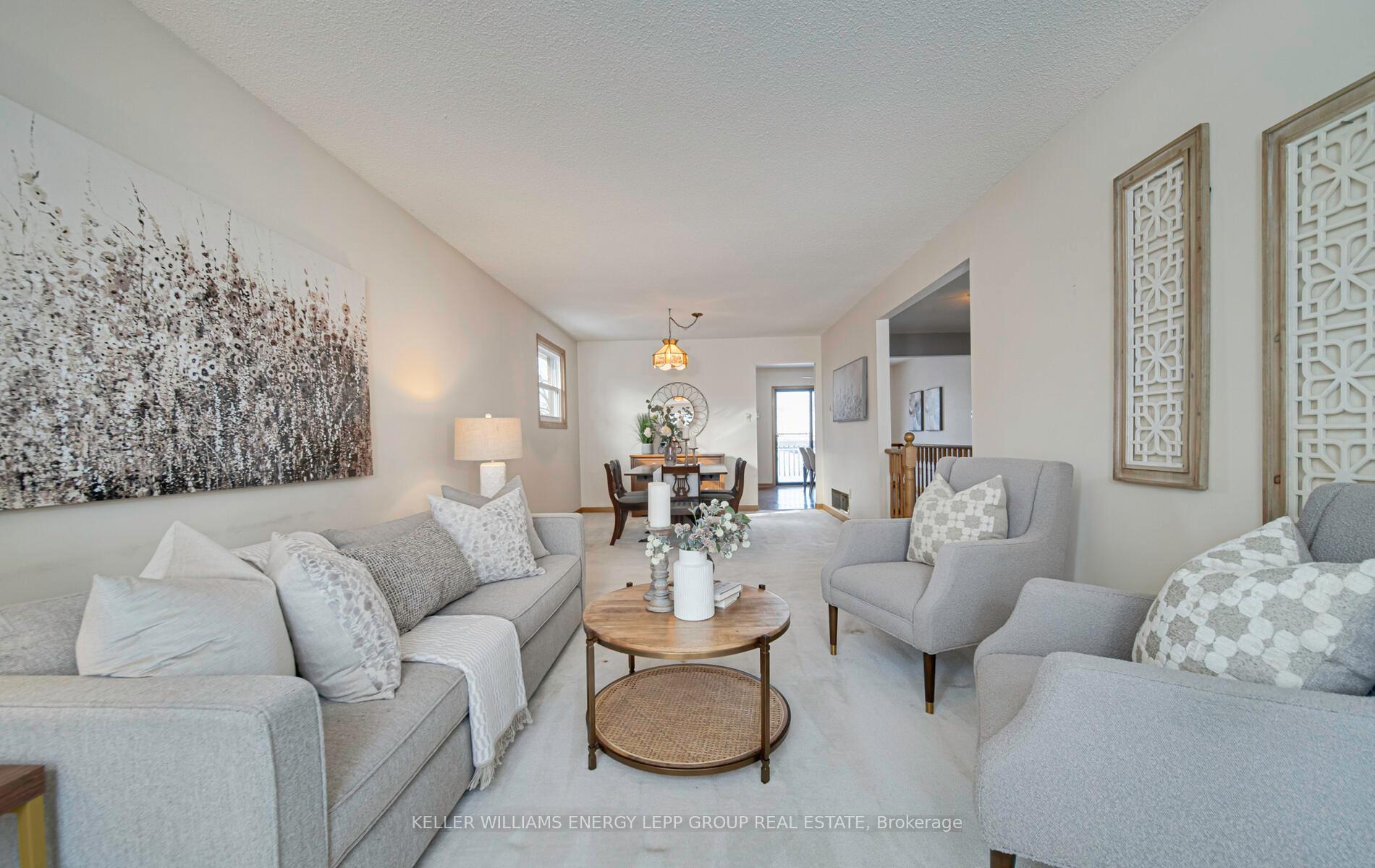 Photo 9 of 8 Hialeah Crescent, Whitby, Blue Grass Meadows — HOMEH