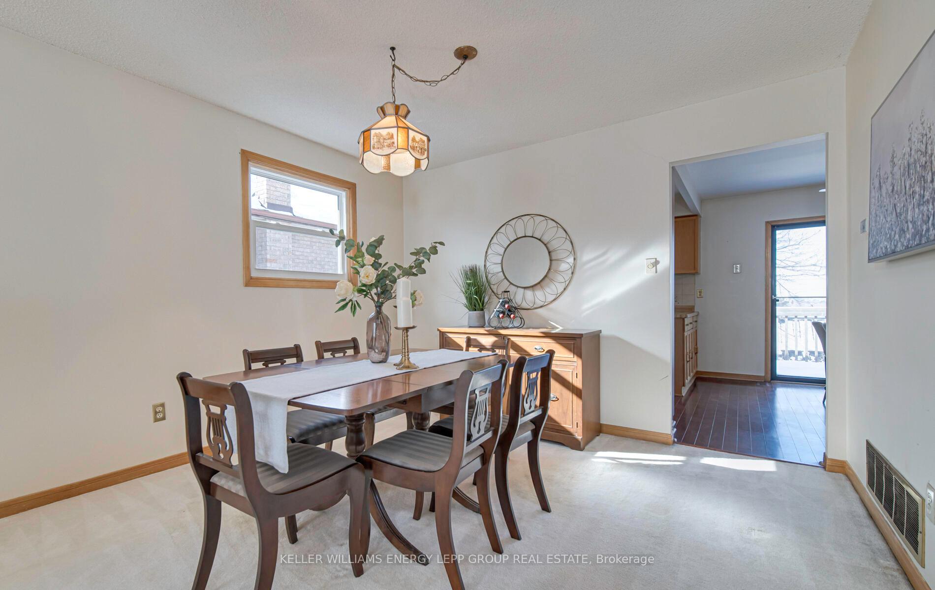 Photo 10 of 8 Hialeah Crescent, Whitby, Blue Grass Meadows — HOMEH