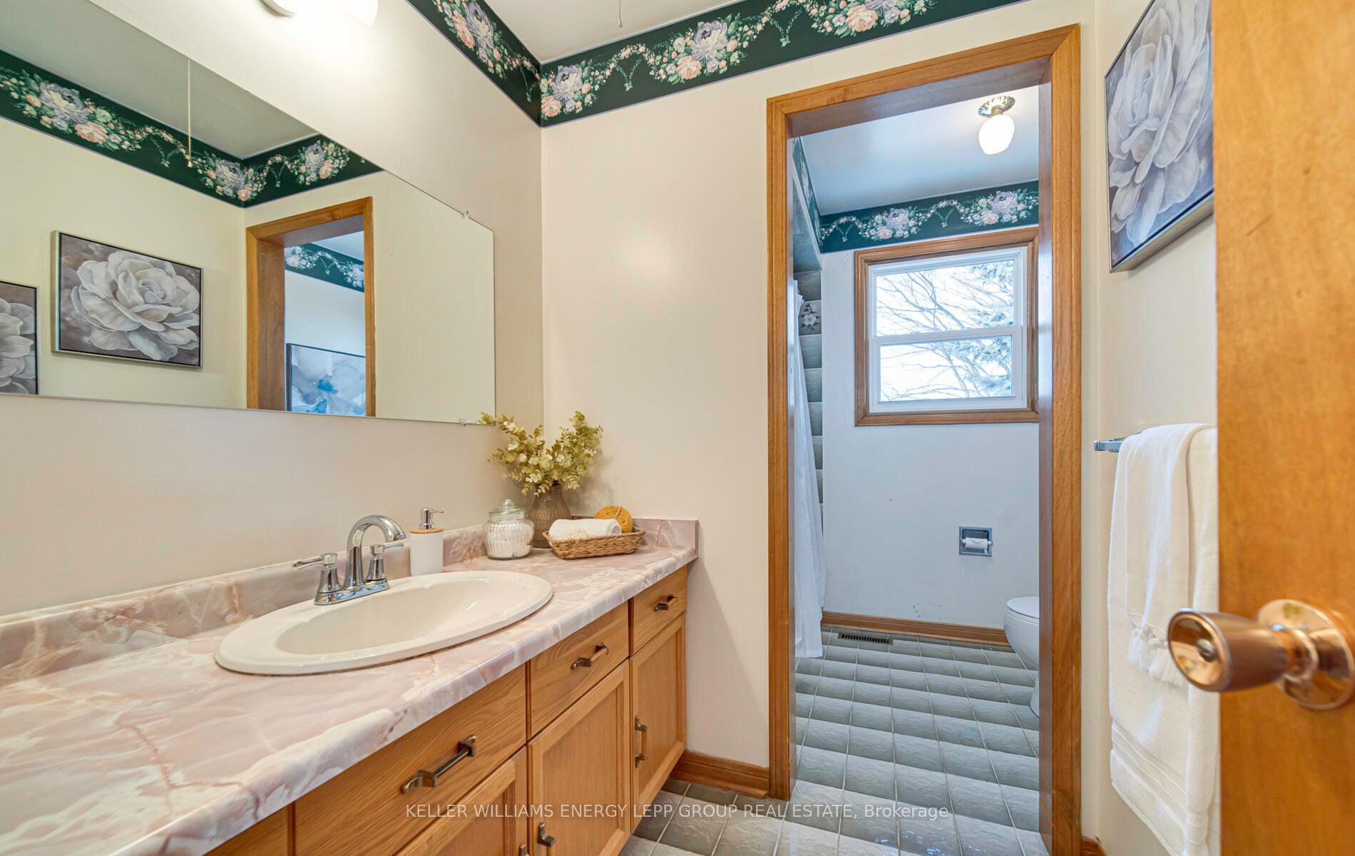 Photo 17 of 8 Hialeah Crescent, Whitby, Blue Grass Meadows — HOMEH