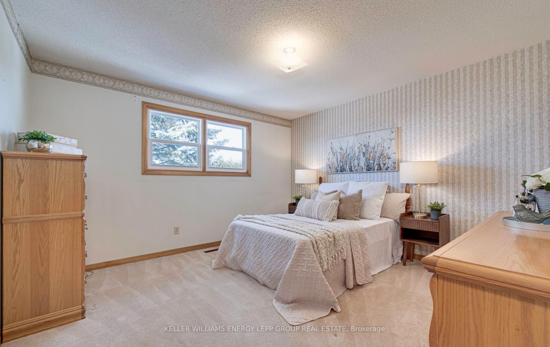 Photo 18 of 8 Hialeah Crescent, Whitby, Blue Grass Meadows — HOMEH