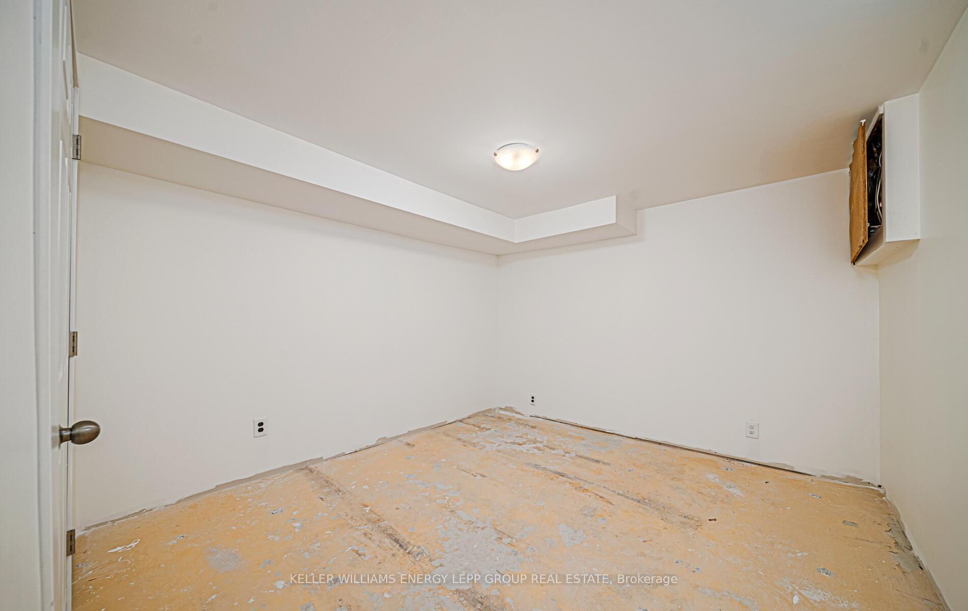 Photo 38 of 8 Hialeah Crescent, Whitby, Blue Grass Meadows — HOMEH