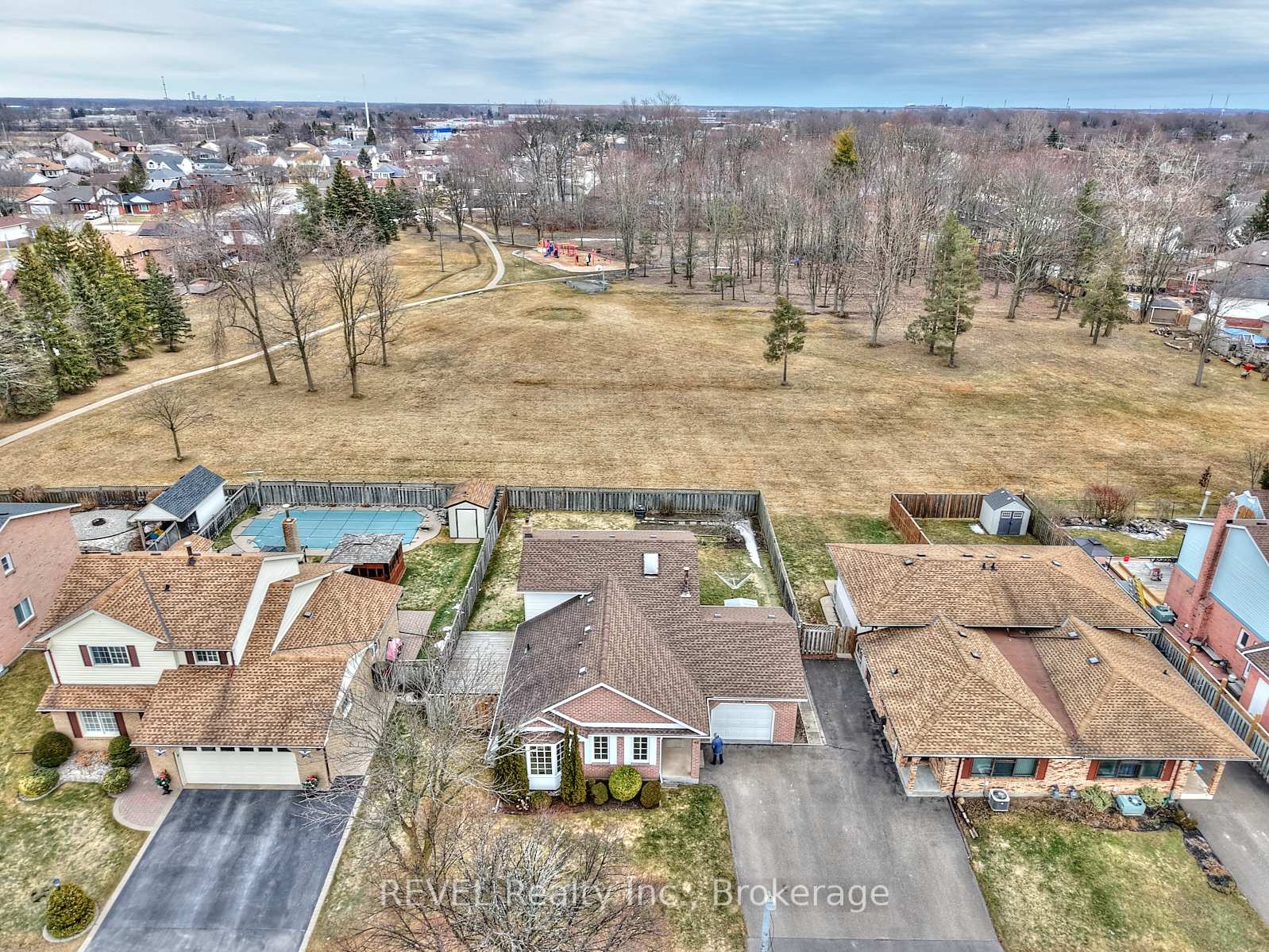 Photo 3 of 40 Northwood Drive, Welland, N. Welland — HOMEH