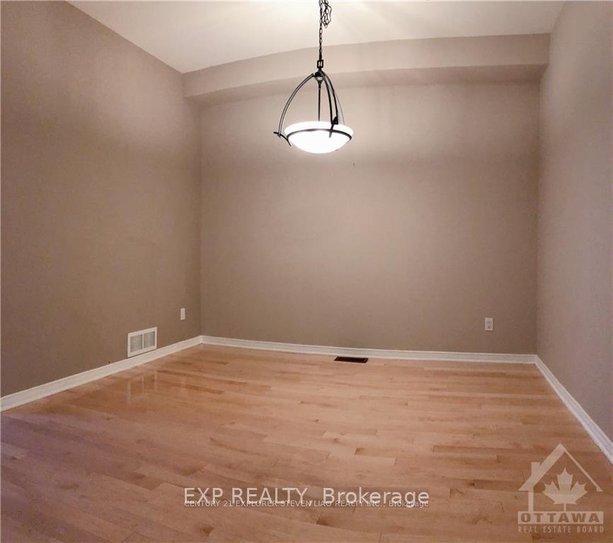 Photo 2 of 735 Nakina Way, Ottawa, Riverside South/Gloucester Glen — HOMEH