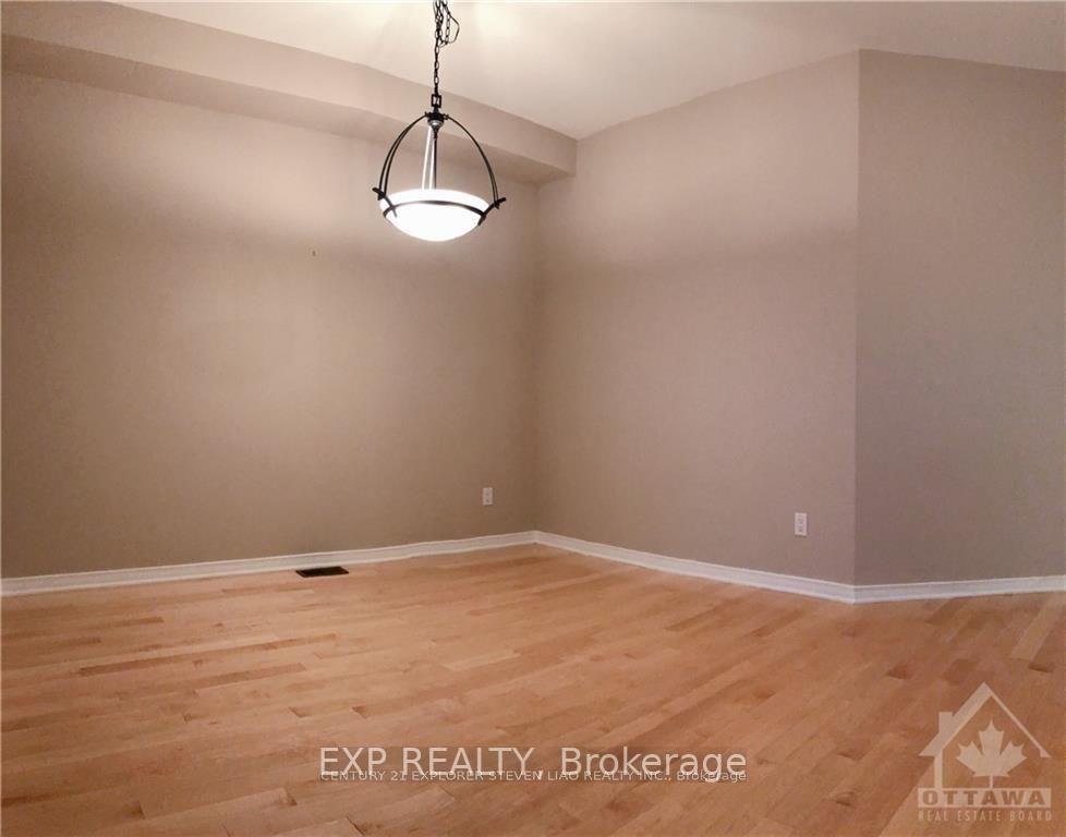 Photo 3 of 735 Nakina Way, Ottawa, Riverside South/Gloucester Glen — HOMEH