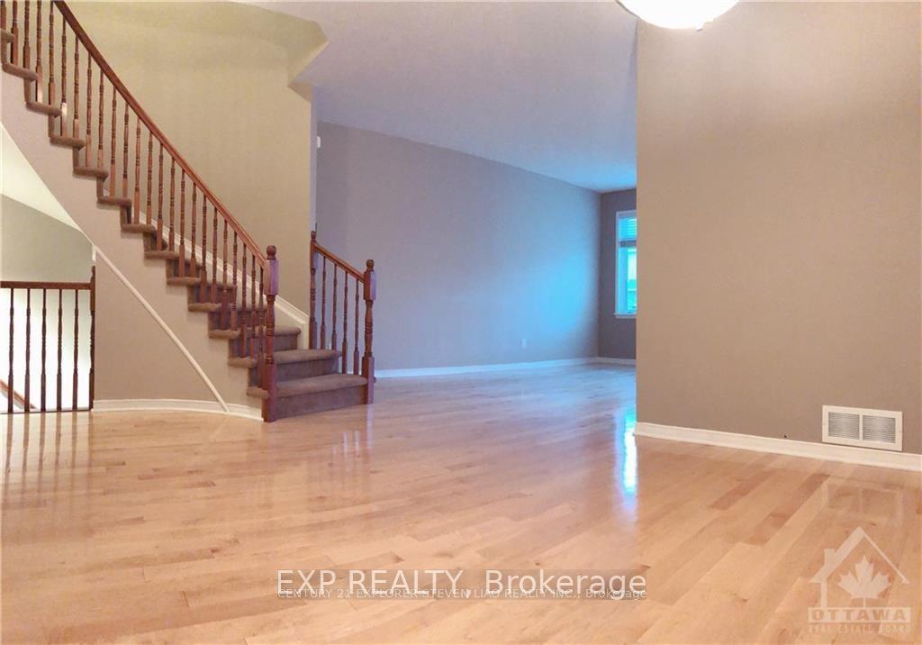 Photo 5 of 735 Nakina Way, Ottawa, Riverside South/Gloucester Glen — HOMEH