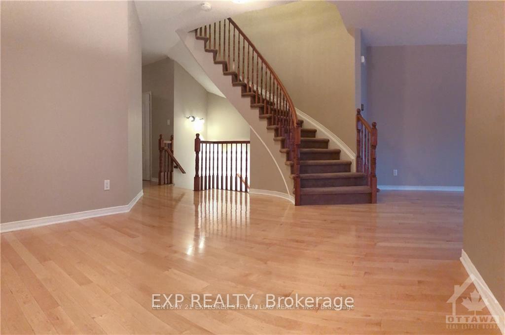 Photo 4 of 735 Nakina Way, Ottawa, Riverside South/Gloucester Glen — HOMEH