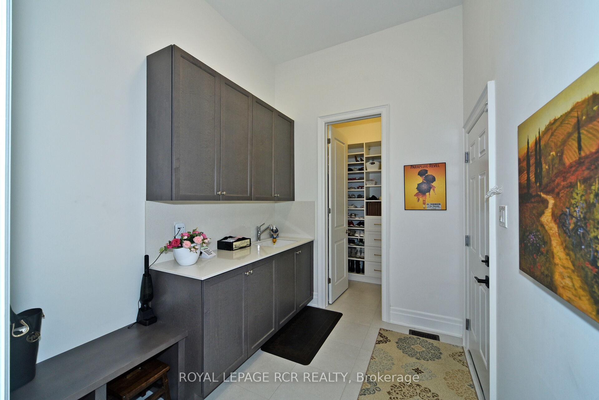 Photo 9 of 200 Silver Creek Drive, Vaughan, Vellore Village — HOMEH