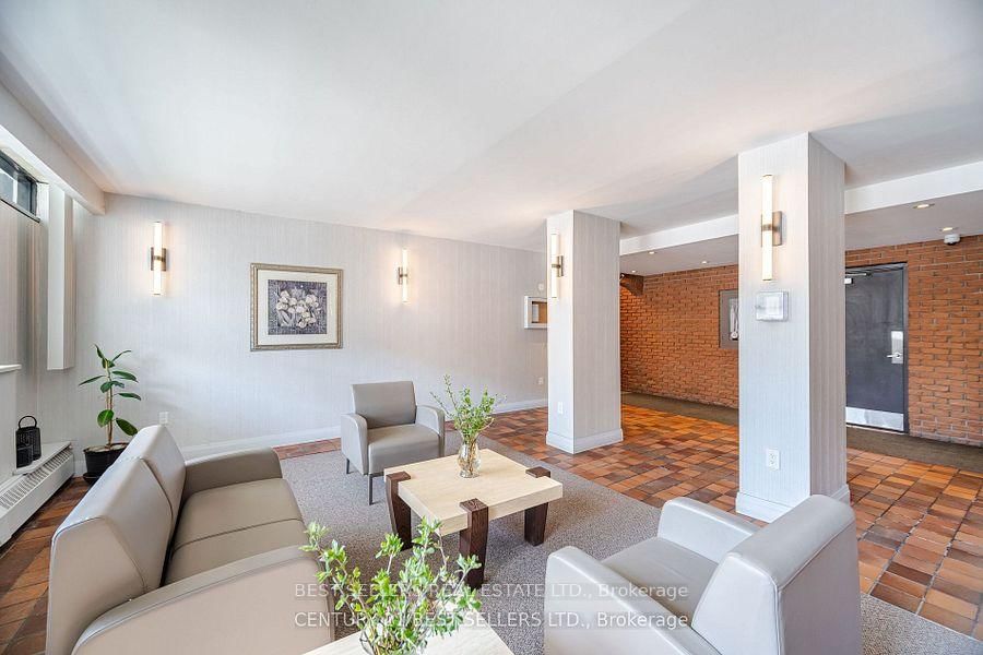 Photo 3 of Unit 306, 151 La Rose Ave, Etobicoke, Humber Heights — HOMEH