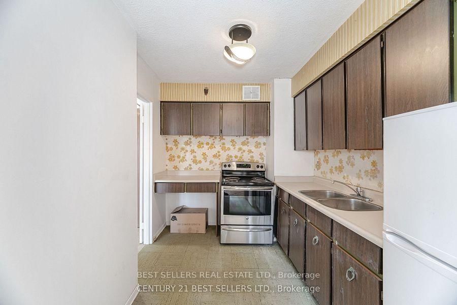 Photo 5 of Unit 306, 151 La Rose Ave, Etobicoke, Humber Heights — HOMEH