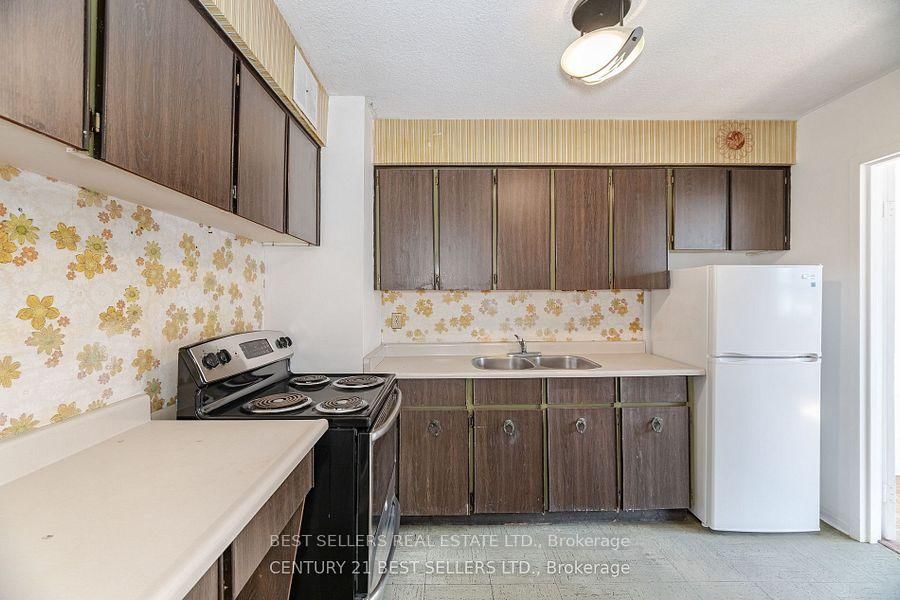 Photo 8 of Unit 306, 151 La Rose Ave, Etobicoke, Humber Heights — HOMEH