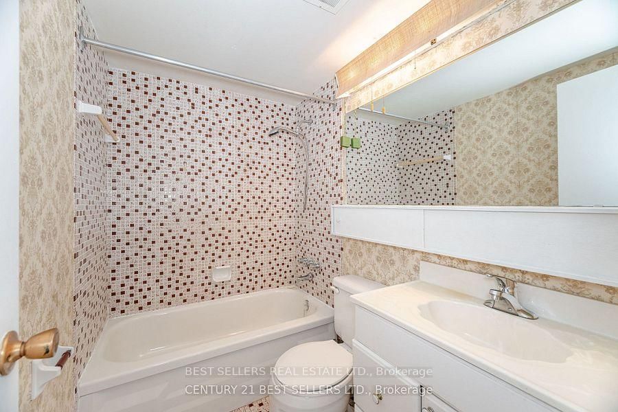 Photo 6 of Unit 306, 151 La Rose Ave, Etobicoke, Humber Heights — HOMEH