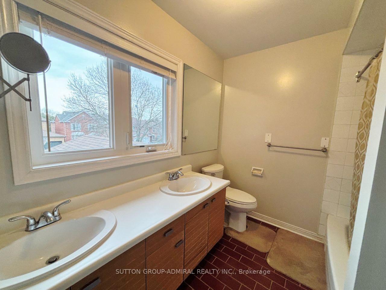 Photo 38 of 18 Tangreen Circle, Vaughan, Crestwood-Springfarm-Yorkhill — HOMEH