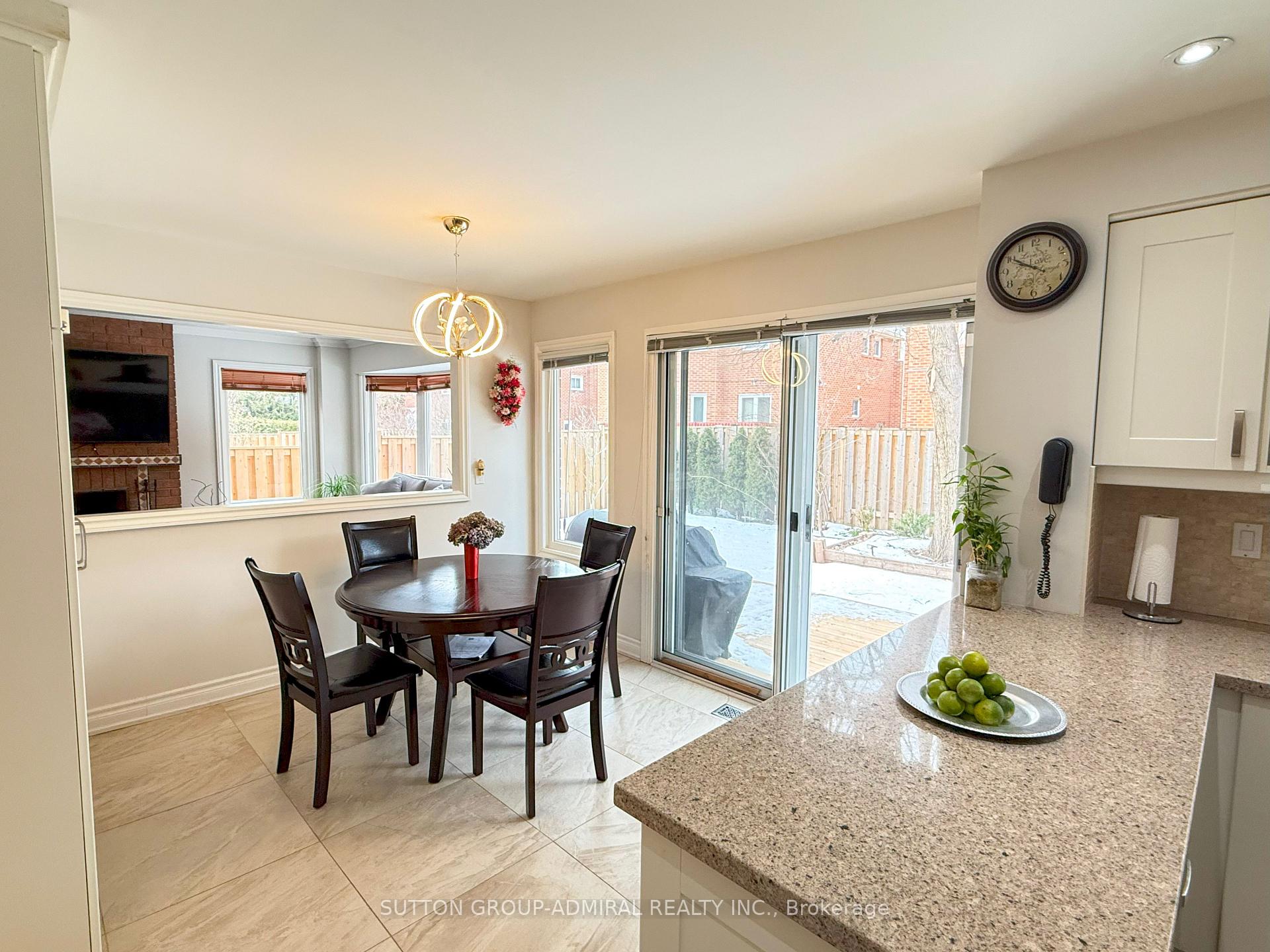 Photo 8 of 18 Tangreen Circle, Vaughan, Crestwood-Springfarm-Yorkhill — HOMEH