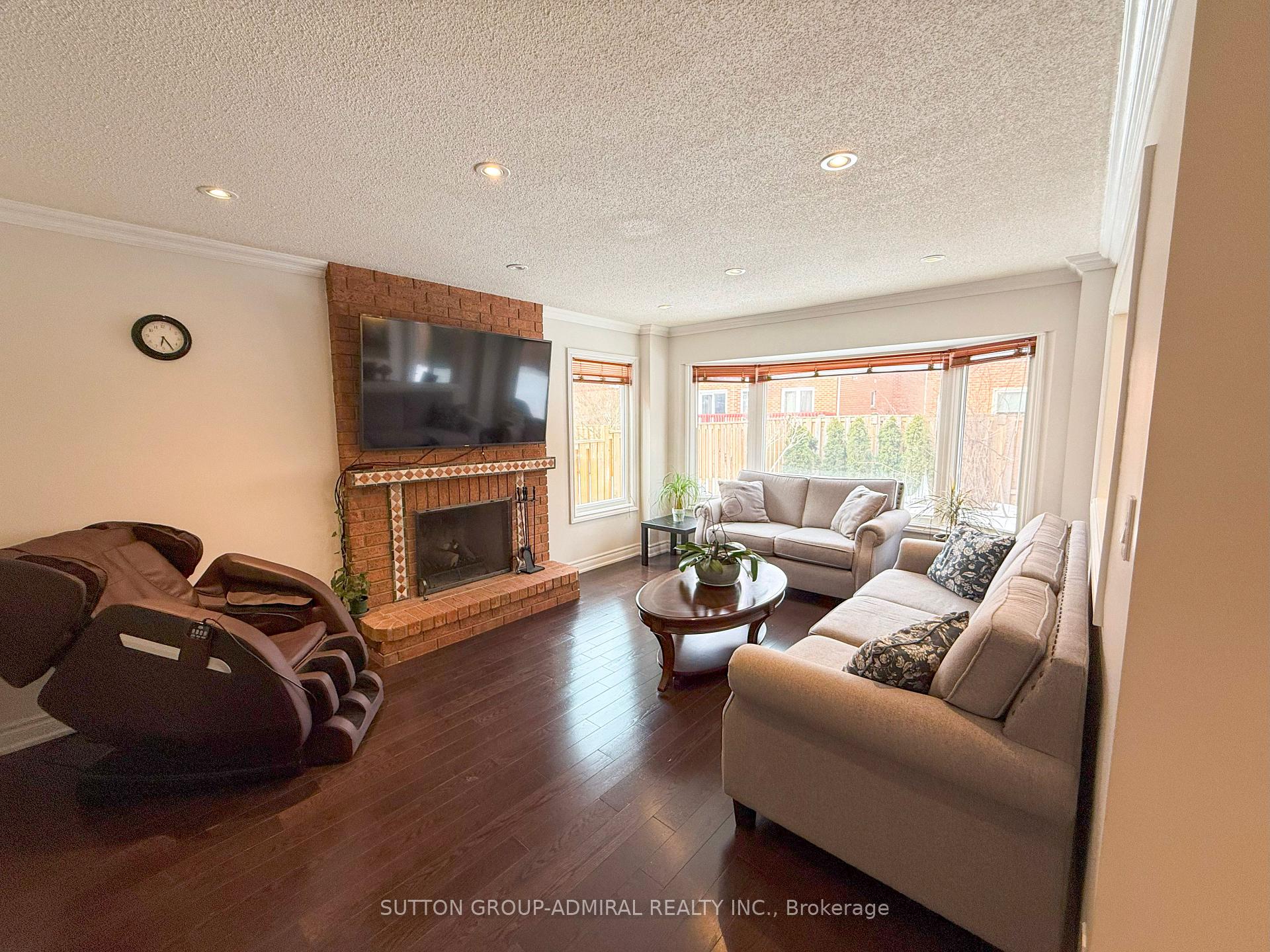 Photo 9 of 18 Tangreen Circle, Vaughan, Crestwood-Springfarm-Yorkhill — HOMEH