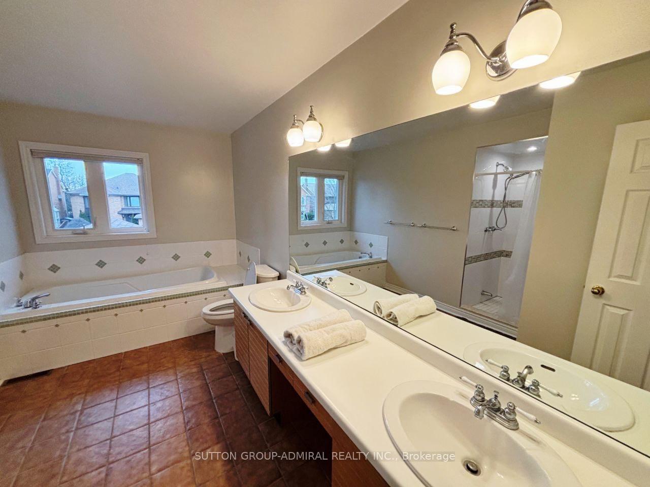 Photo 16 of 18 Tangreen Circle, Vaughan, Crestwood-Springfarm-Yorkhill — HOMEH