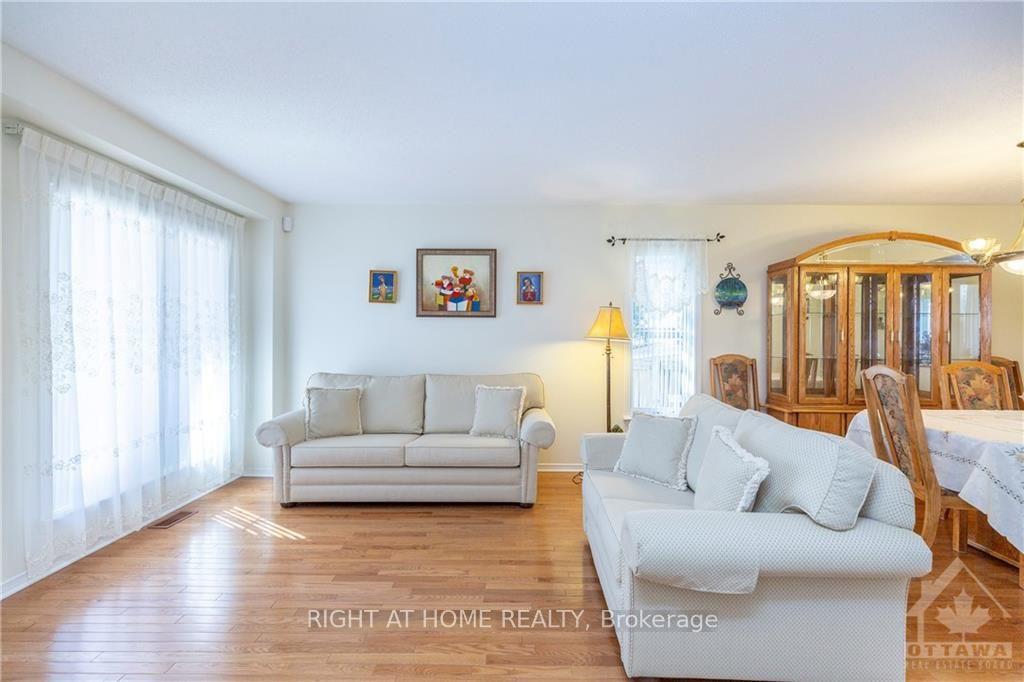 Photo 2 of 1654 Varennes Boulevard, Ottawa, Fallingbrook/Pineridge — HOMEH