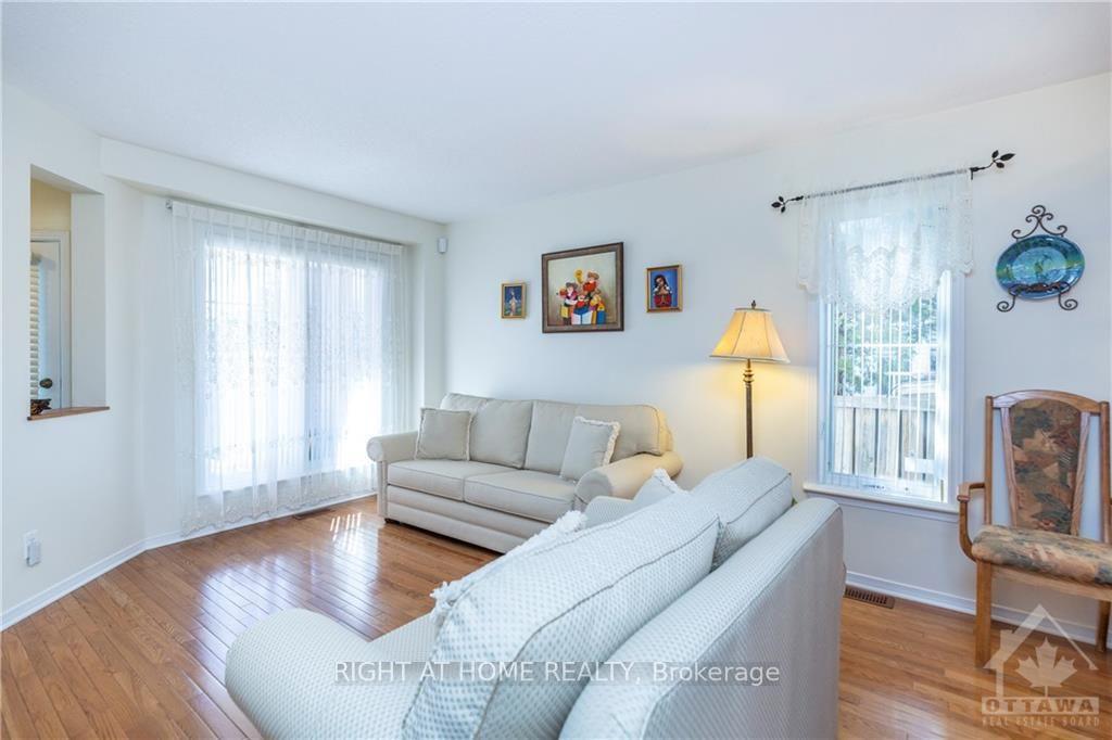 Photo 3 of 1654 Varennes Boulevard, Ottawa, Fallingbrook/Pineridge — HOMEH