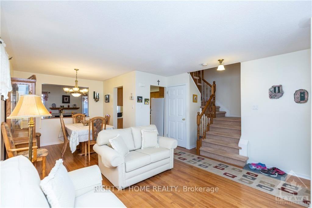 Photo 4 of 1654 Varennes Boulevard, Ottawa, Fallingbrook/Pineridge — HOMEH