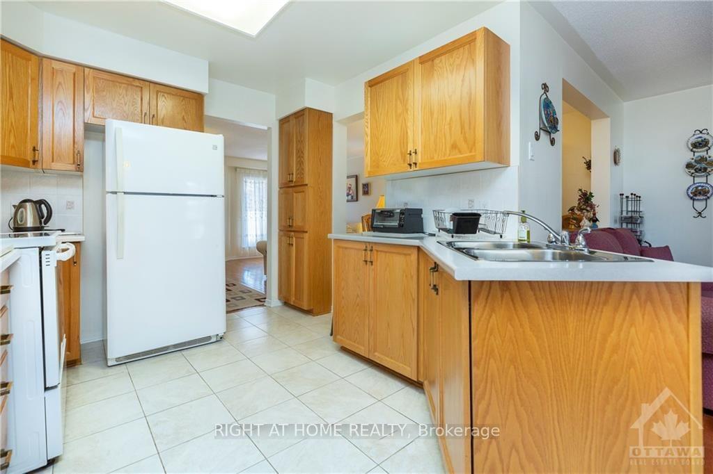 Photo 6 of 1654 Varennes Boulevard, Ottawa, Fallingbrook/Pineridge — HOMEH