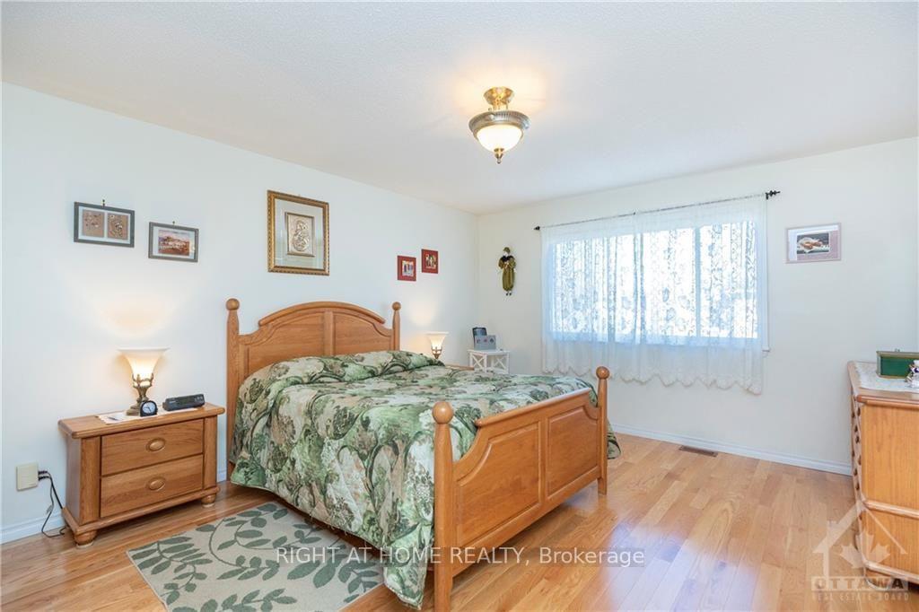 Photo 13 of 1654 Varennes Boulevard, Ottawa, Fallingbrook/Pineridge — HOMEH