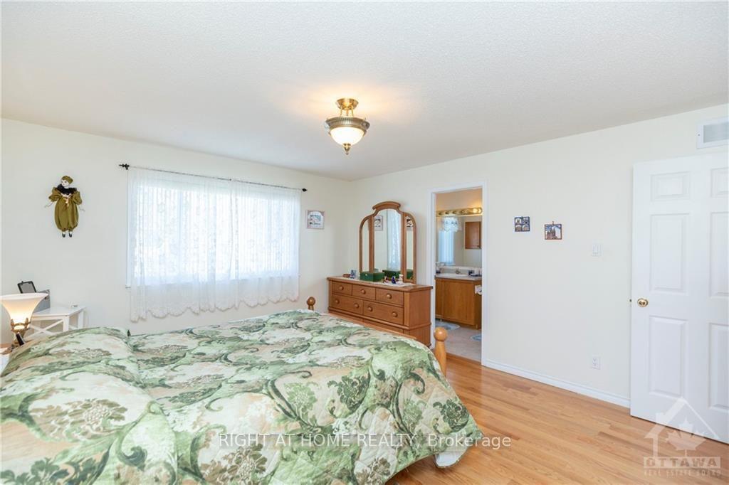 Photo 14 of 1654 Varennes Boulevard, Ottawa, Fallingbrook/Pineridge — HOMEH