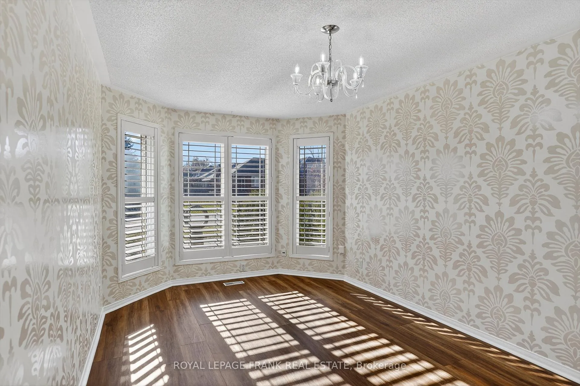Photo 4 of 1840 Glenforest Boulevard, Peterborough, Monaghan Ward 2 — HOMEH