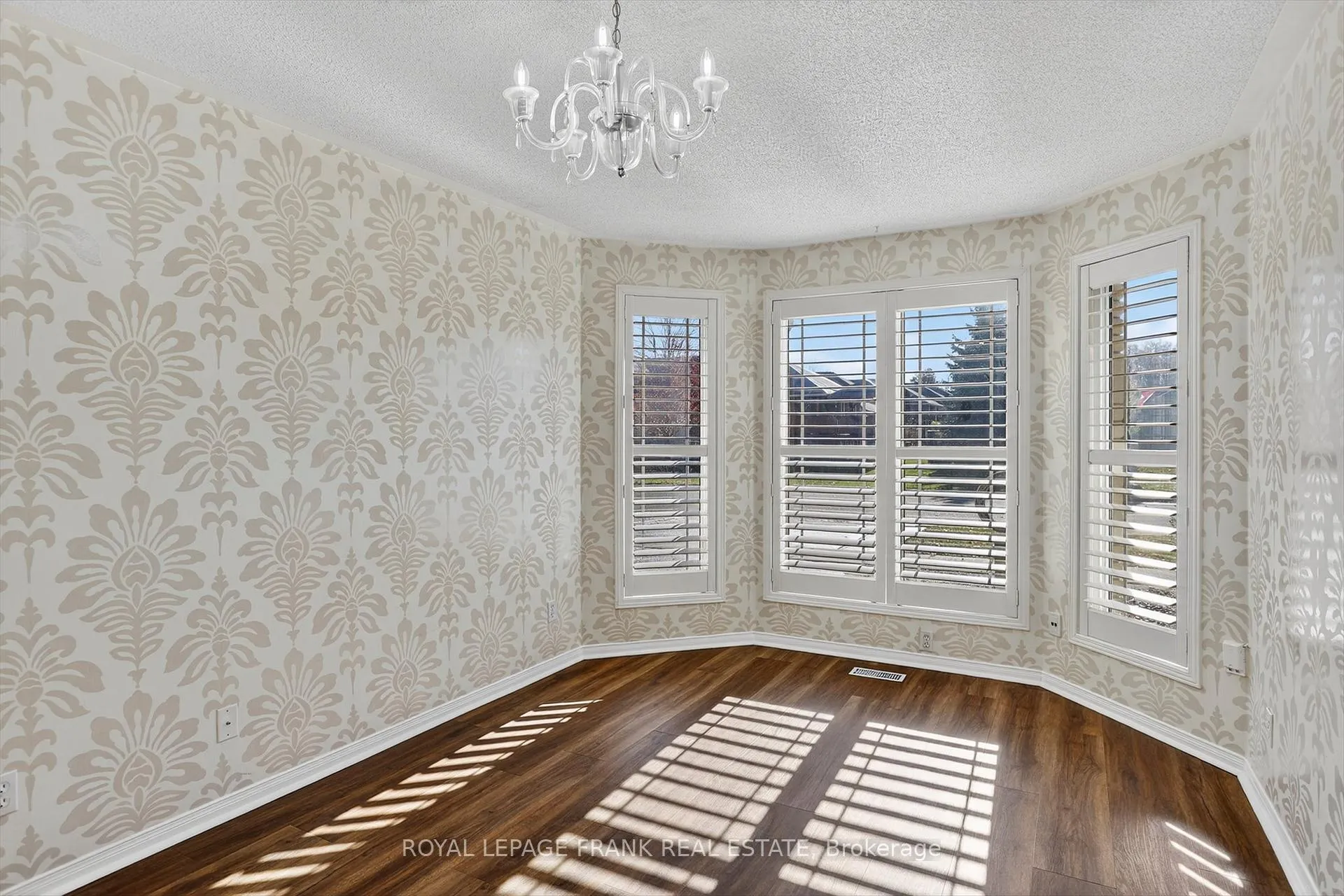 Photo 5 of 1840 Glenforest Boulevard, Peterborough, Monaghan Ward 2 — HOMEH