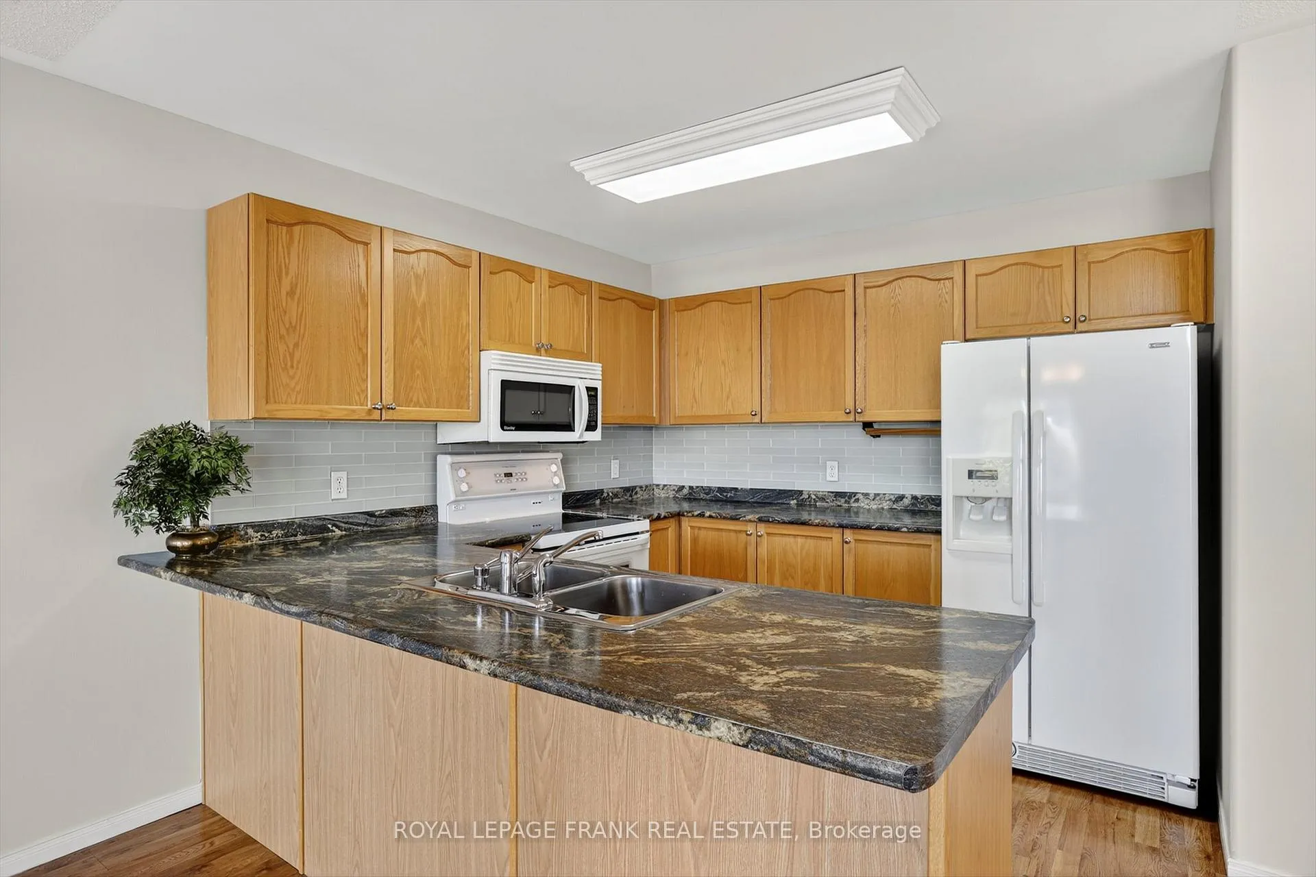 Photo 10 of 1840 Glenforest Boulevard, Peterborough, Monaghan Ward 2 — HOMEH
