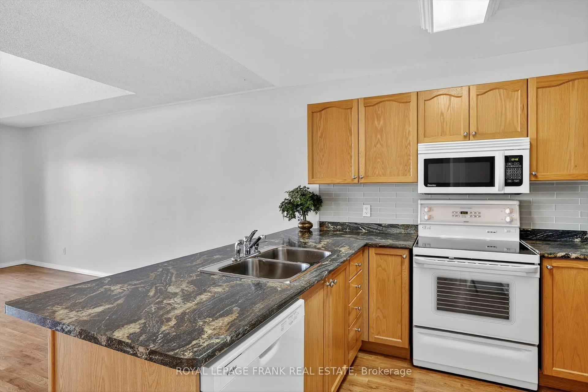 Photo 11 of 1840 Glenforest Boulevard, Peterborough, Monaghan Ward 2 — HOMEH