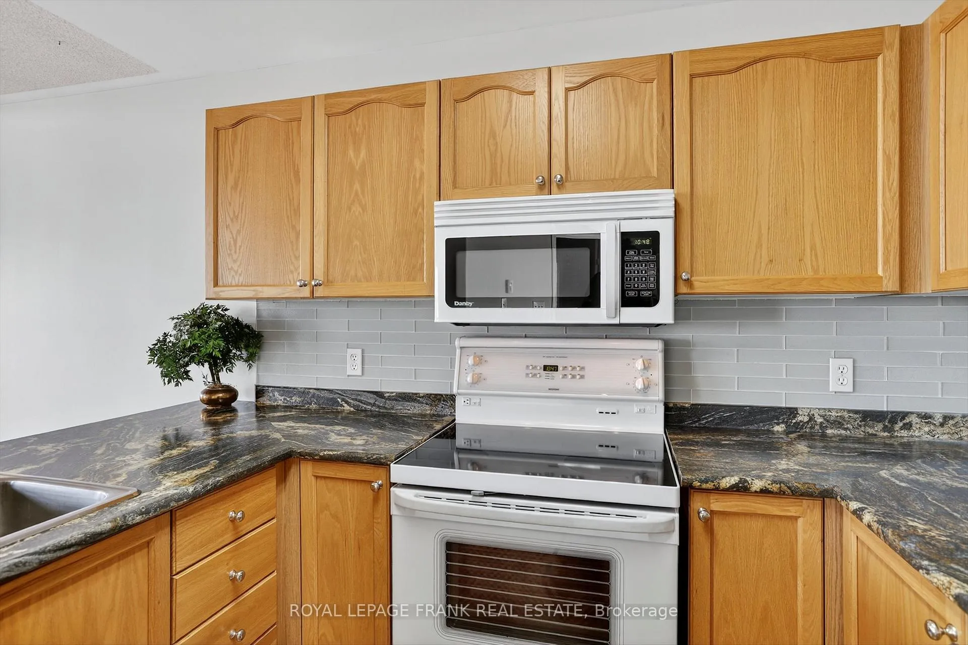 Photo 14 of 1840 Glenforest Boulevard, Peterborough, Monaghan Ward 2 — HOMEH
